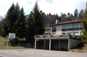 Prau couvert et Terrain de Basket